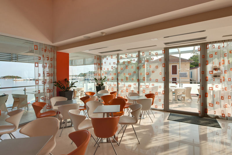 Maistra Select Riva Apartments Vrsar Dış mekan fotoğraf